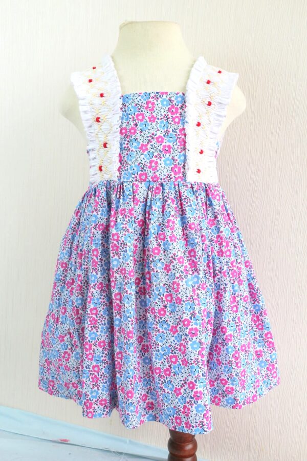 2 trings smocked floral dress